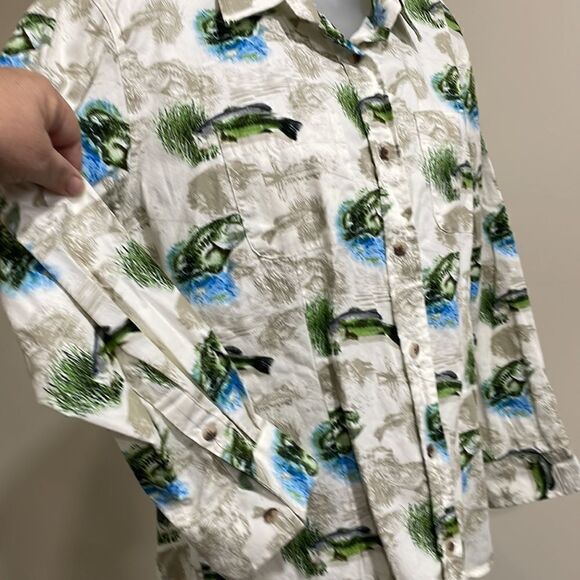 NWOT Cumberland Outfitters Bass Button Down Shirt. Size M medium 8/10 - Picture 2 of 9